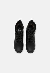 Refresh Botines con cordones - black