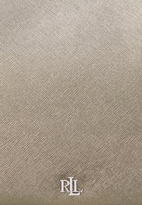 Lauren Ralph Lauren CROSSHATCH LEATHER MEDIUM DANNI BAG - Kézitáska - pewter