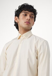HUGO JENNO - Hemd - open white