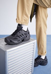 adidas Originals Sneakers - black