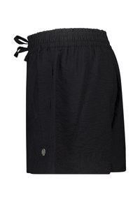 Mustat uimapuvut, joissa on joustava vyötärö ja nyöri. Sisältää sivutaskut ja hienovaraisen tekstuurin. Metallinen logo-aksentti helmassa.