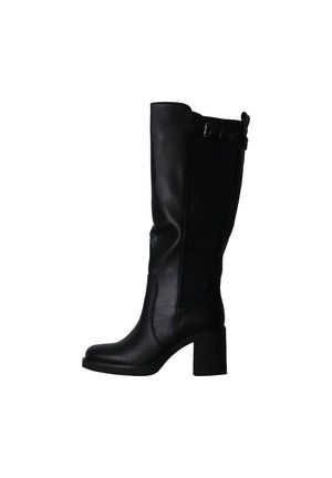 Botte en cuir noire mi-mollet avec talon bloc, bout rond, bride latérale avec boucle et languette à l'arrière en haut.