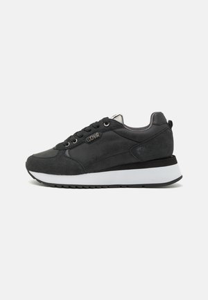 Colmar Originals TRAVIS PUNK HIGH OUTSOLE - Sneakers basse - black