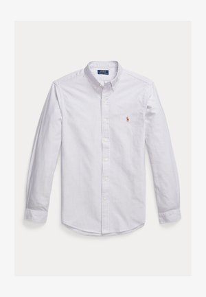 Svītraina pogkrekls gaiši zila un baltā krāsā. Iezīmē klasisku apkakli, garas piedurknes un izšūtu logotipu uz krūts.