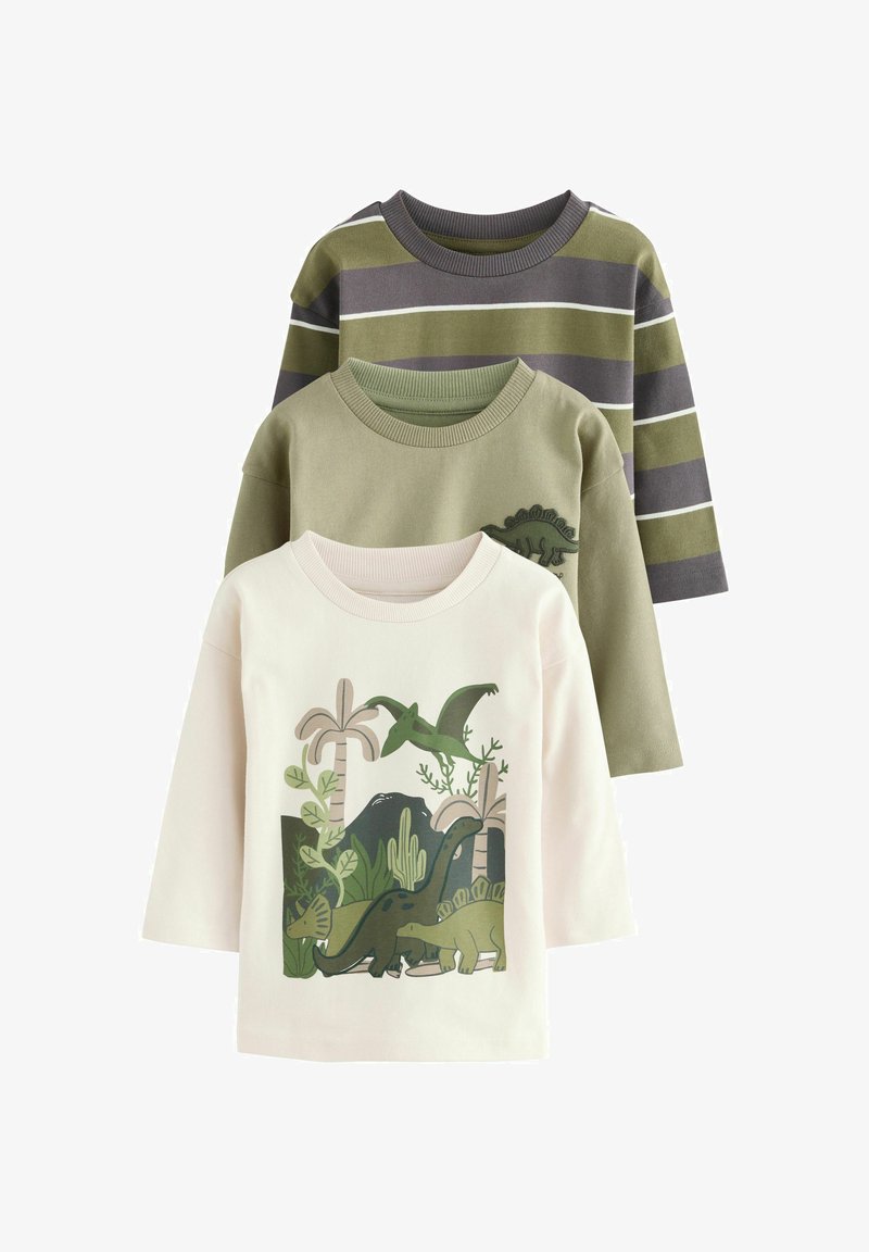 Három hosszúujjú ing: egy olívazöld csíkos, egy egyszínű zöld, textúrált grafikával, és egy krém színű, dinoszauruszos mintájú.