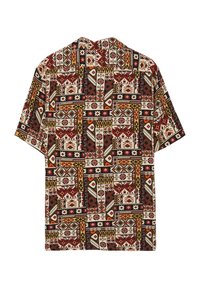 Camicetta a maniche corte con un motivo geometrico colorato che presenta colori rosso, crema e nero, realizzata in tessuto leggero con una vestibilità comoda.