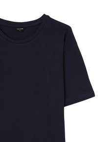 T-shirt di cotone blu navy con collo rotondo e maniche corte. Texture liscia; senza motivi o hardware visibili. Etichetta della taglia visibile.