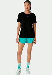 Must have mustras on mustris, sinine sportriided, mis sobivad ideaalselt aktiivsete tegevuste jaoks. Kerged kangad, mugav lõige ja sportlik stiil.