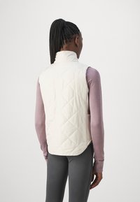 New Balance QUILTED VEST - Colete - linen