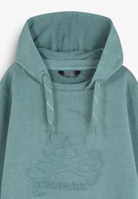 Hætte sweatshirt i blødt teal stof med et præget kranium og knogler design, med flettede snore og ribbet kant.