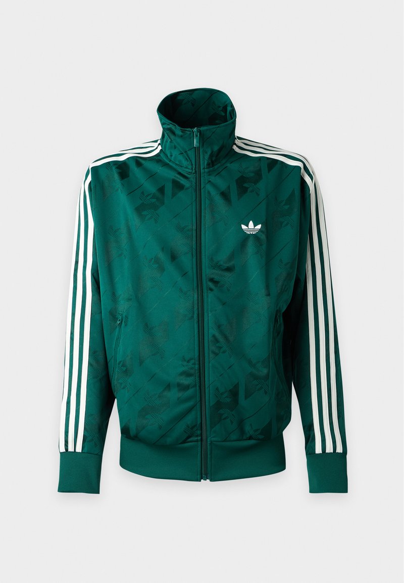 Chaqueta Adidas verde con cremallera completa, rayas blancas en las mangas, puños y bajo acanalados, y logo de Adidas en el pecho izquierdo.
