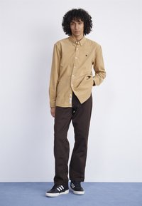 Carhartt WIP MADISON - Shirt - sable/black