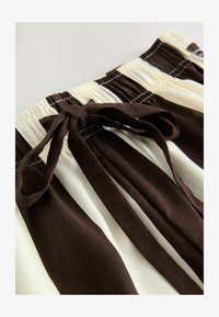 Valgt, brown cream stripe