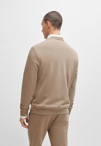 BOSS Sweater - open brown
