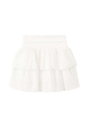 Mini-jupe blanche à volants en dentelle ajourée, avec une large ceinture et un ourlet festonné.