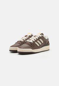 adidas Originals FORUM LOW CL UNISEX - Trainers - earth strata/cream white/dark brown