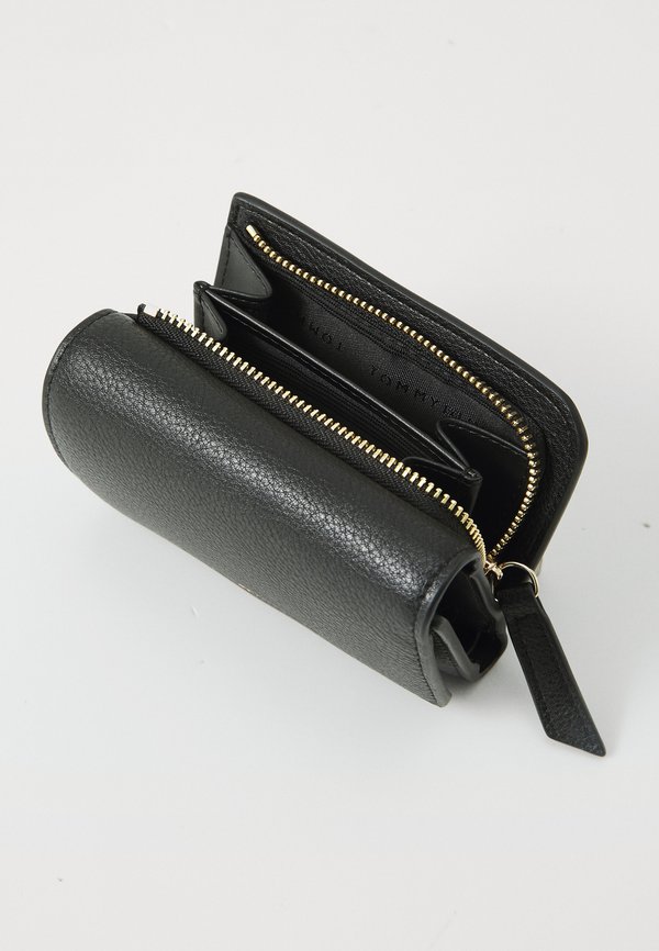 LOGOTAPE TRIFOLD - Wallet3