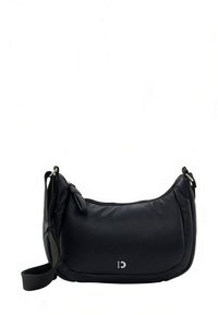 Schwarze Umhängetasche aus strukturiertem synthetischem Material; geschwungene Form mit verstellbarem Riemen und Logodetail auf der Vorderseite.