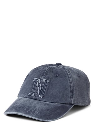 Granatowa, zużyta czapka z daszkiem z dużą naszywką w postaci literki "N" na przodzie, lekko zakrzywionym daszkiem i otworami wentylacyjnymi.