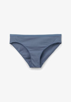 Bañador de algodón azul con una textura suave, diseño de cobertura completa y sin patrones ni elementos visibles. Cintura de altura media.