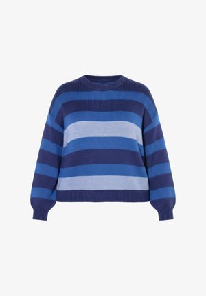 Niebieski sweter w paski wykonany z dzianiny, z różnymi odcieniami granatu i jaśniejszego niebieskiego, z zaokrąglonym dekoltem i luźnymi, długimi rękawami.