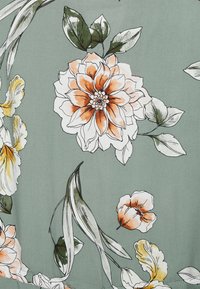 ONLY Petite ONLNOVA LIFE CONNIE BALI DRESS - Vestido de dia - chinois green soft florals