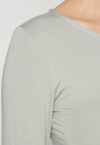 Gina Tricot SOFT TOUCH CREW NECK TOP - Hosszú ujjú felső - iron