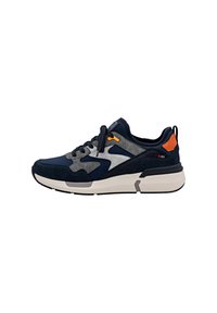 Marineblauer und grauer Sneaker mit Obermaterial aus Wildleder und Mesh, akzentuiert mit Orange an der Ferse, ausgestattet mit einer strukturierten Sohle und Schnürdesign.