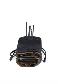 Sac à dos en cuir noir avec un dessus ouvert, équipé de bretelles réglables, d'un compartiment zippé et d'un intérieur en tissu beige.