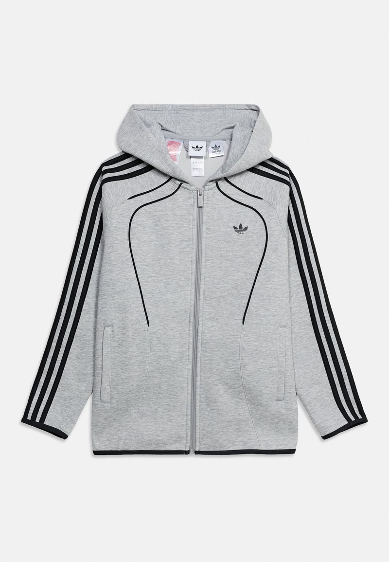 Sweat à capuche zippé gris clair avec des bandes noires Adidas sur les manches, un liseré noir à l'avant, des poches avant et le logo Adidas sur la poitrine.