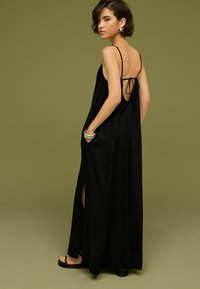 Next TIE BACK   - Maksimekko - black