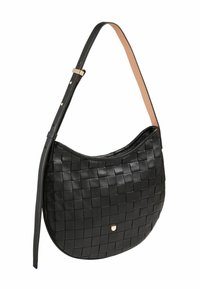 Zwarte leren gevlochten schoudertas met een ronde vorm, verstelbare schouderband en gouden hardware accent. Strakke textuur met zichtbare patroondetails.