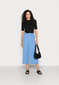 ONLY ONLNEW FLORENCE CULOTTE  - Calças - ultramarine