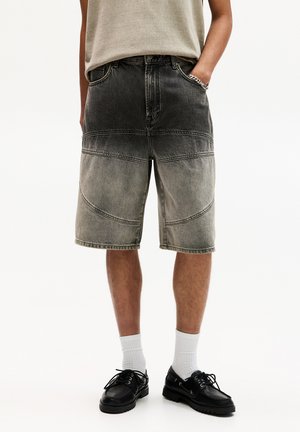 PULL&BEAR OMBRÉ SKATER - BERMUDA - Shorts di jeans - grey