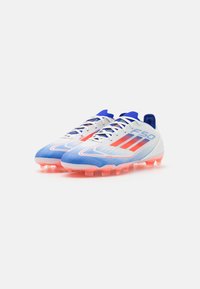 adidas Performance F50 PRO MULTI-GROUND - Scarpe da calcio per terreni duri - footwear white/solar red/lucid blue