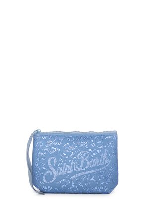 Pochette azzurro chiaro con cerniera e cinturino da polso, decorata con piccoli puntini bianchi che formano motivi floreali e il testo "Saint Barth."
