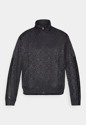 Zwart sportjack met een bloemenreliëfpatroon, volledige rits, hoge kraag, elastische manchetten en contrasterende zijstrepen.