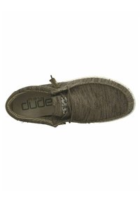 Scarpa slip-on in maglia marrone con punta arrotondata, superficie testurizzata, lacci elasticizzati e suola in gomma bianca. Logo stampato sulla soletta.