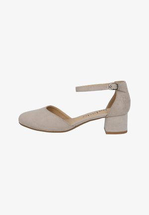 Chaussure à talon bloc en suède beige avec une bride de cheville, bout ouvert et un design simple. Elle possède une surface texturée et un talon stable.
