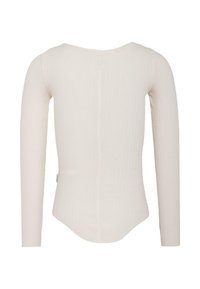 Pitkähihainen paita off-white ribatusta materiaalista, jossa on pyöreä pääntie ja takasaumadetaili. Helma on kaareva.