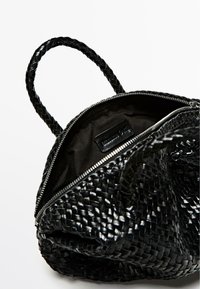 Non selezionato, black