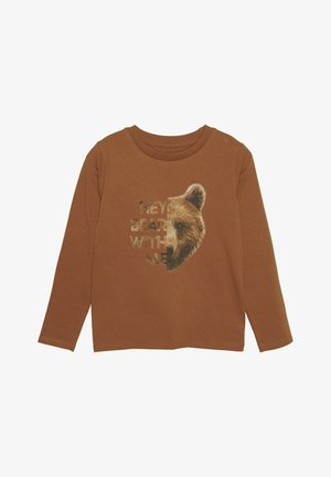 Langarm-Braun T-Shirt aus Baumwolle, mit einem Bärenmotiv und dem Text "HEY BEAR WITH ME" in einer abgenutzten Schriftart.