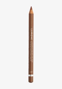 Lápiz delineador de labios marrón con punta afilada, con un acabado brillante y marca en texto blanco. Un anillo plateado acentúa la base.