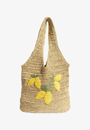 Bolso tote de paja tejida con una correa ancha para el hombro y limones amarillos bordados con hojas verdes en el frente.