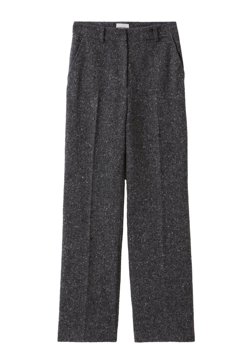 Ciemnoszare, szerokie spodnie wykonane z teksturowanej tkaniny z subtelnym wzorem. Posiadają przednie kieszenie oraz klasyczny pas.