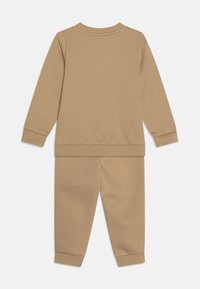 Puma MINICATS EMBROIDERY UNISEX SET - Gornji dio trenirke - prairie tan