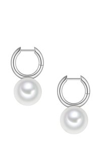 Orecchini a cerchio in argento con una grande perla bianca sospesa dal cerchio, superficie liscia e finitura lucida.