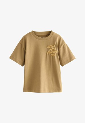 Kaki bombažna majica s kratkimi rokavi, okrolim izrezom in reliefnim napisom »HELLO HOLA BONJOUR CIAO« na sprednji strani.