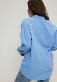 Studio Untold OVERSIZED LANGARM STICKEREI - Blusa