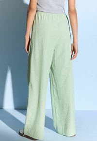Next TEXTURED STRIPE WIDE LEG - Stoffhose - green